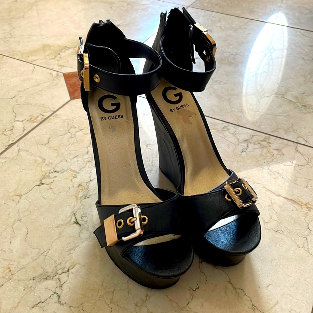 New Guess Black Wedges Open-Toed